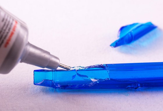 What is the best glue for plastic?
