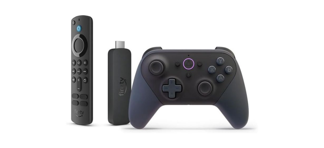 Fire TV Stick 4K + Luna Controller | Cloud gaming bundle on white background Fire TV Stick 4K + Luna Controller | Cloud gaming bundle on white background