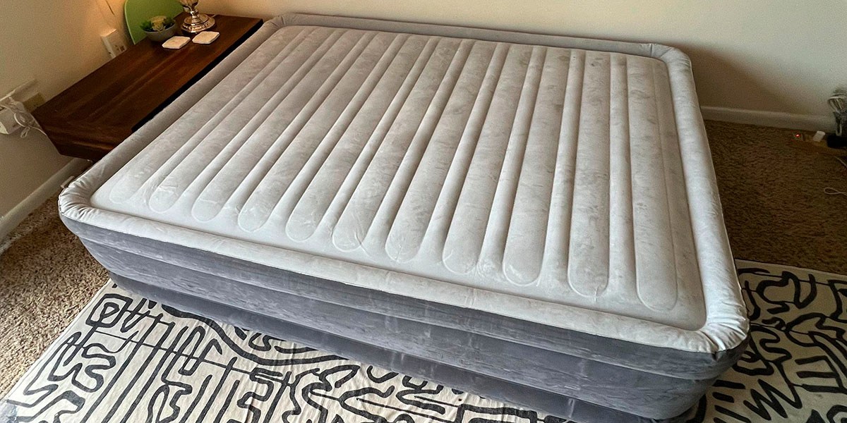 Intex Dura-Beam Deluxe Comfort-Plush Luxury Air Mattress on floor