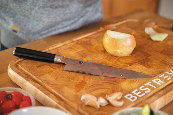 https://cdn11.bestreviews.com/images/v4desktop/image-full-page-600x400/05-best-chef_s-knives-f109f0.jpg?p=w900