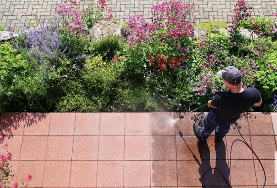 Electric pressure washers vs. gas pressure washers