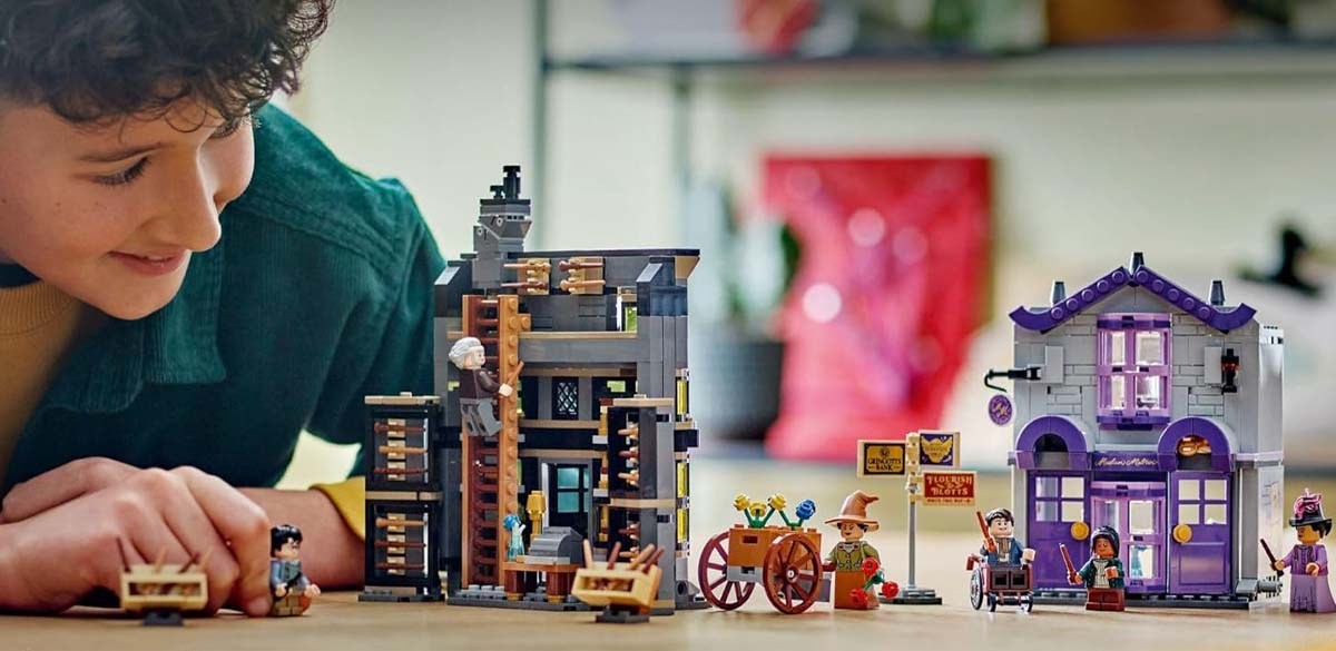 LEGO Harry Potter Ollivanders &amp; Madam Malkin's Robes Building Toys