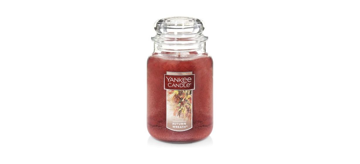 a red candle with the scent &quot;autumn wreath&quot;