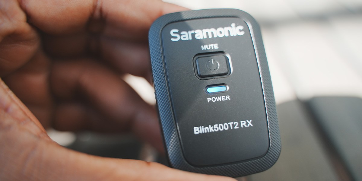 Hand holding Saramonic Blink500 T2
