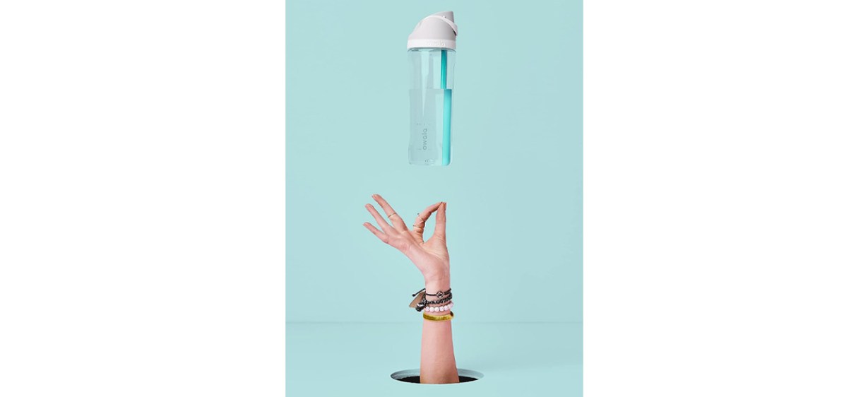 https://cdn11.bestreviews.com/images/v4desktop/image-full-page-cb/time-best-inventions-2023-owala-freesip-clear-tritan-plastic-water-bottle.jpg?p=w1228